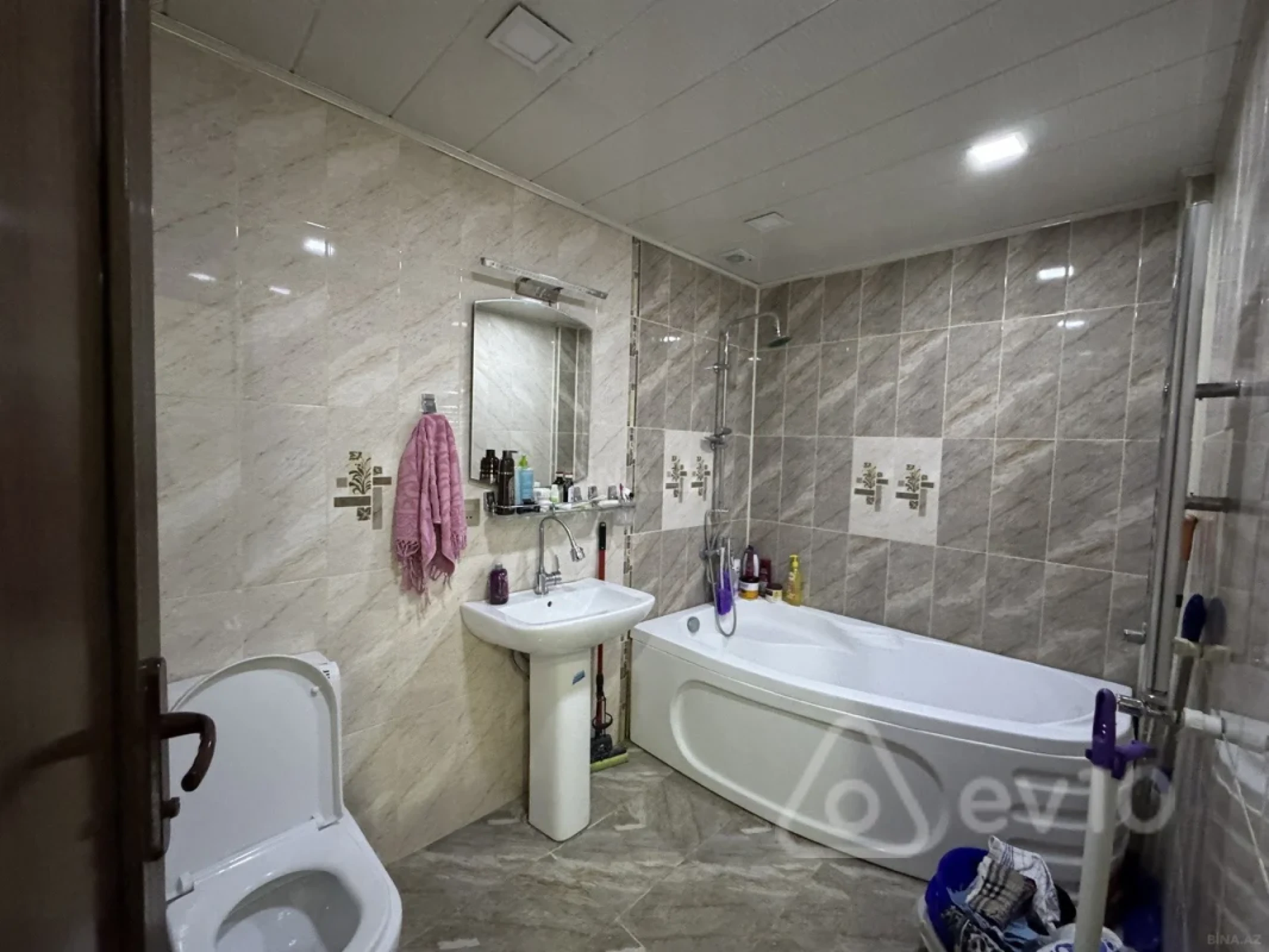 Kirayə verilir 2 otaqlı yeni tikili 57 m²