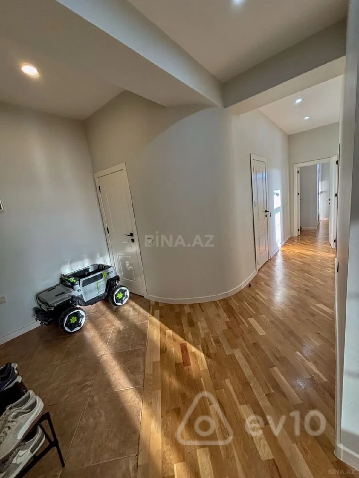 Kirayə verilir 2 otaqlı yeni tikili 90 m²