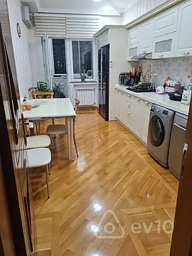 Kirayə verilir 3 otaqlı yeni tikili 136 m²