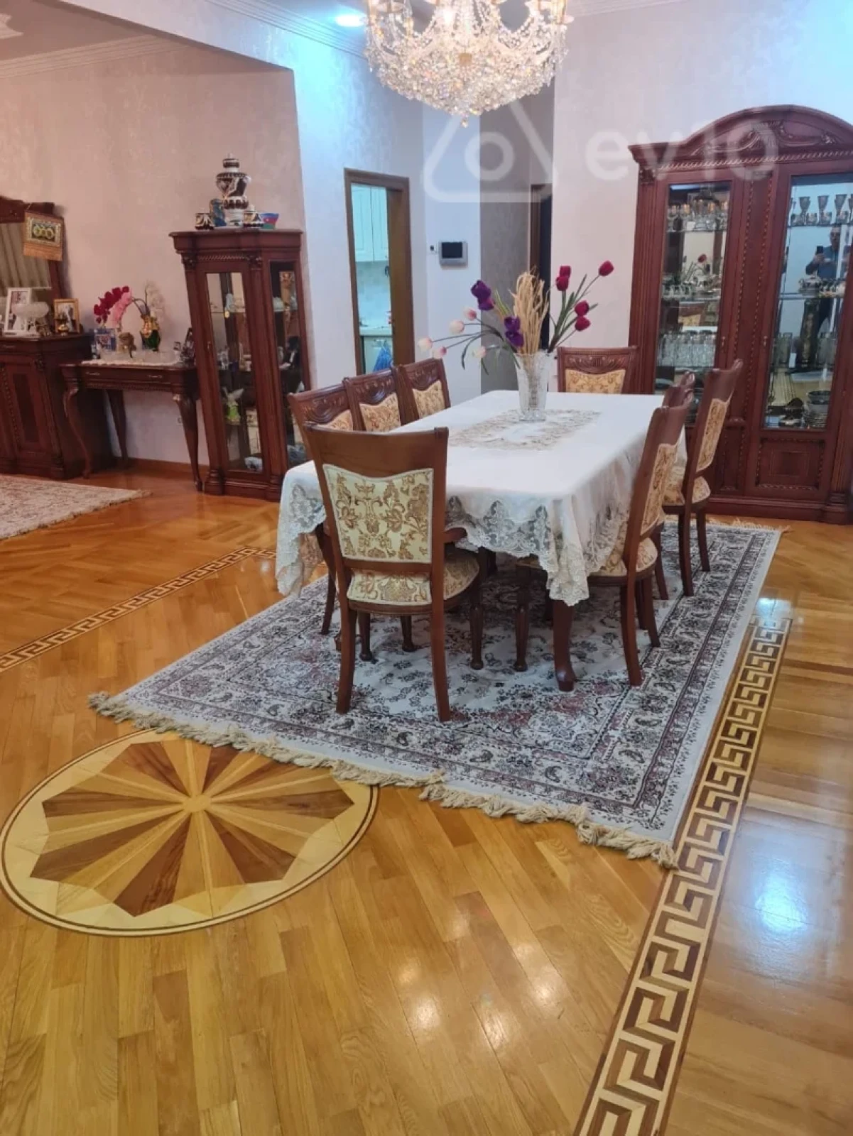 Kirayə verilir 3 otaqlı yeni tikili 136 m²