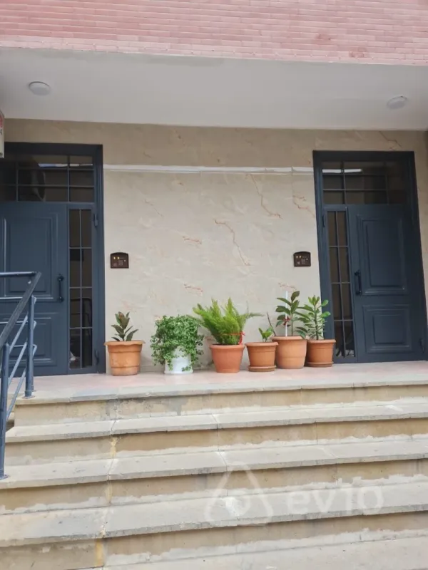 Kirayə verilir 3 otaqlı yeni tikili 136 m²