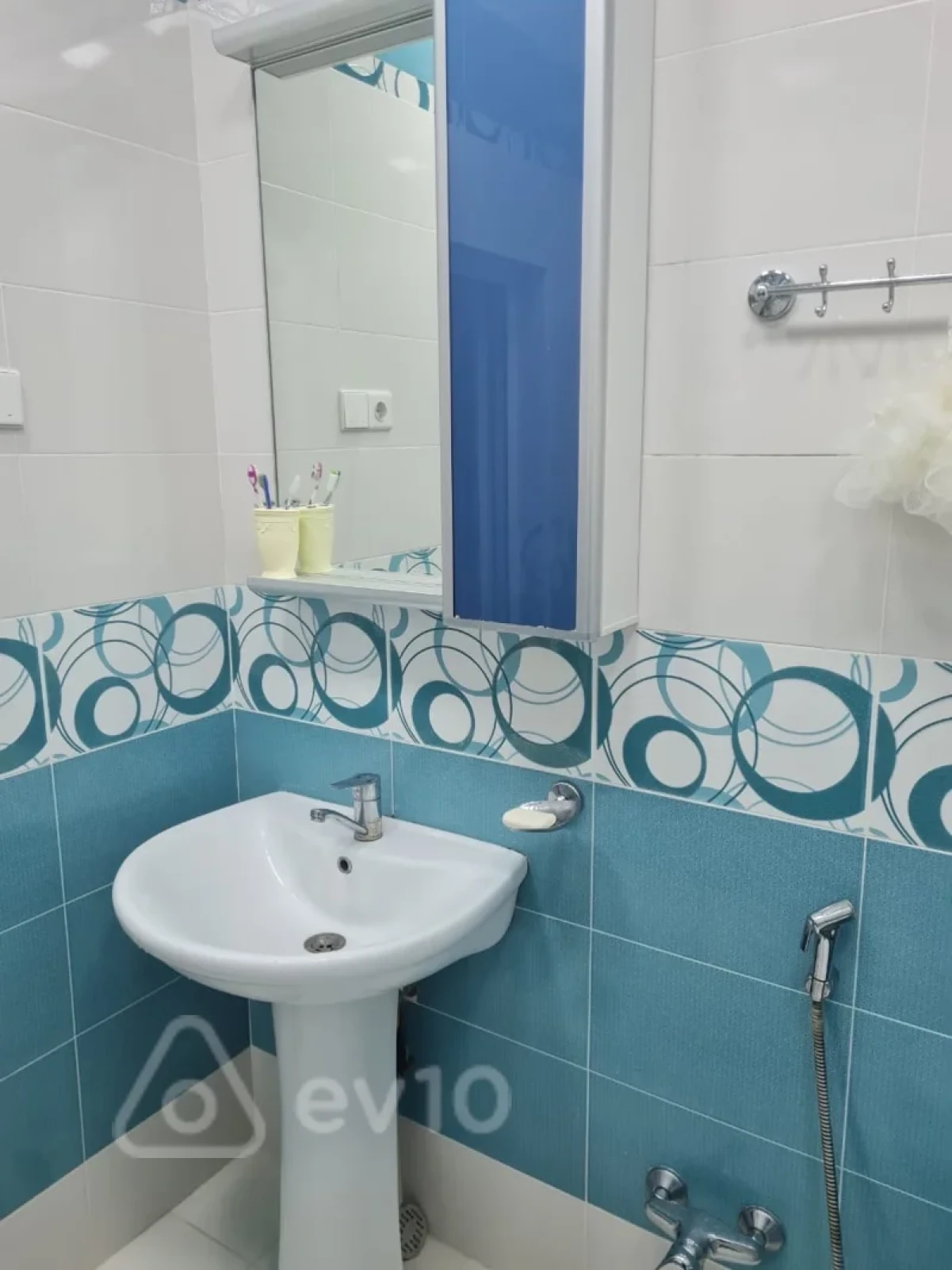 Kirayə verilir 3 otaqlı yeni tikili 136 m²