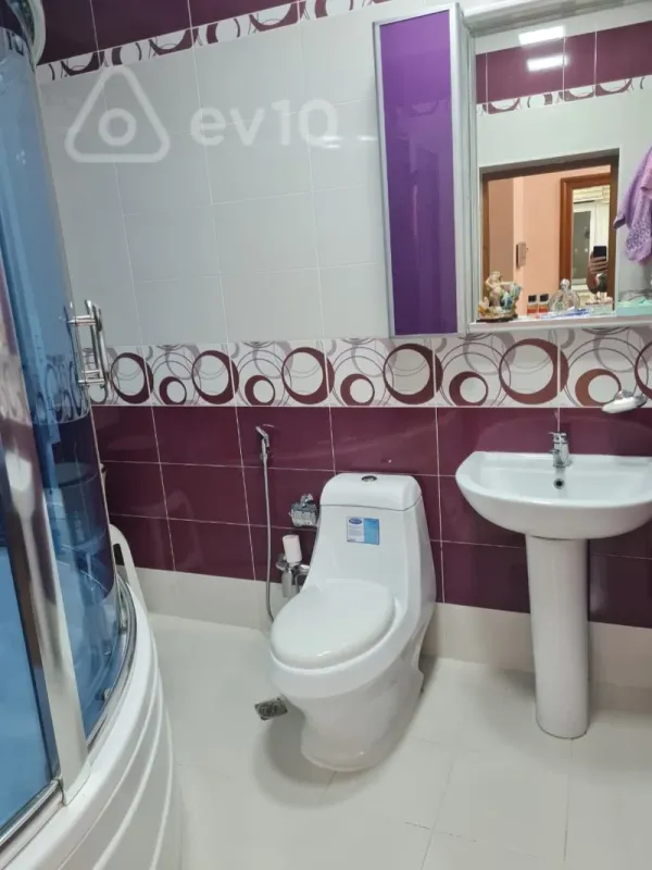 Kirayə verilir 3 otaqlı yeni tikili 136 m²