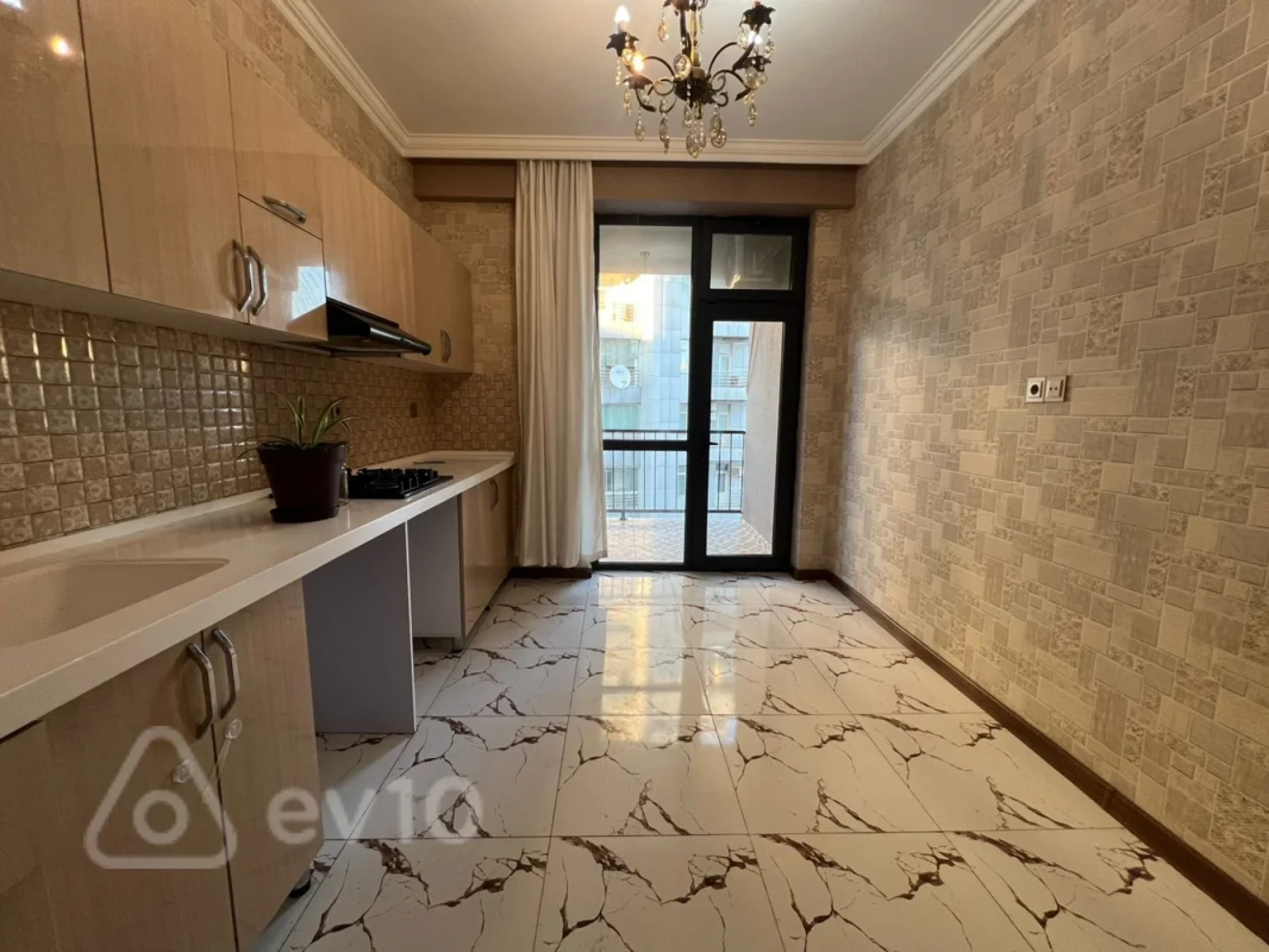 Satılır 3 otaqlı yeni tikili 105 m²