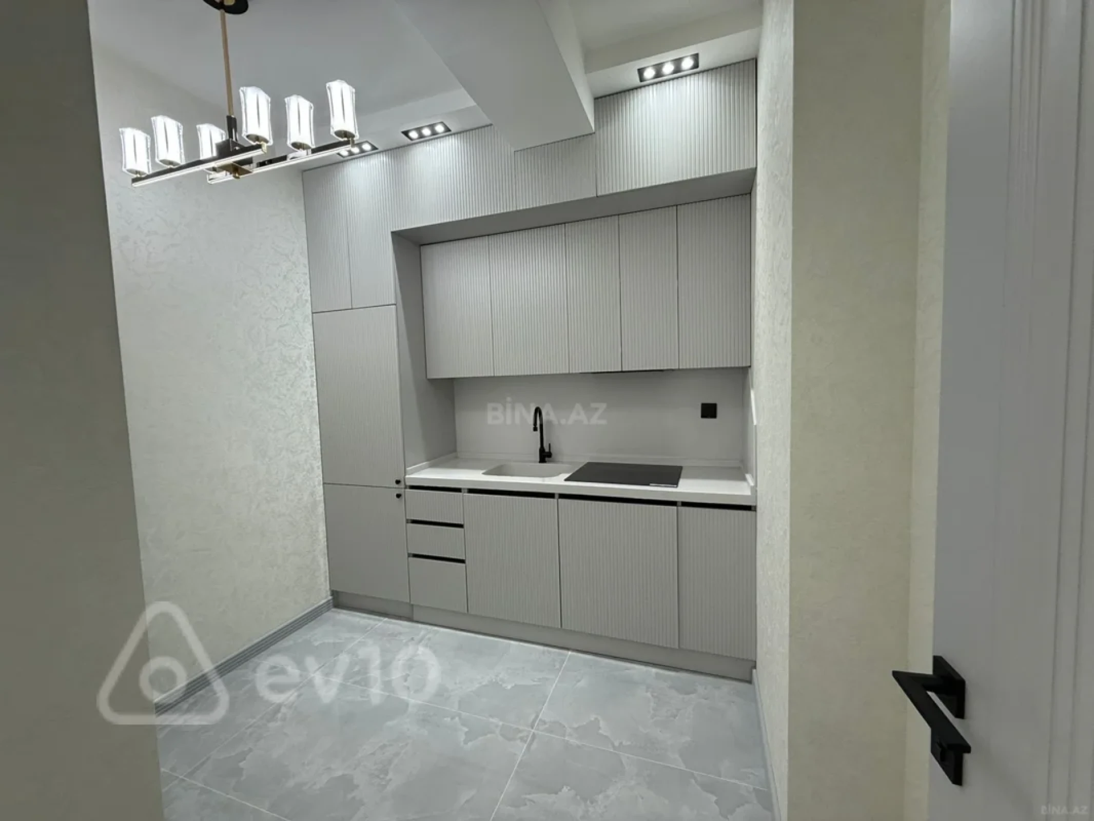 Kirayə verilir 2 otaqlı yeni tikili 52 m²