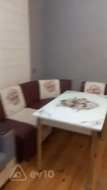 Kirayə verilir 3 otaqlı köhnə tikili 65 m²