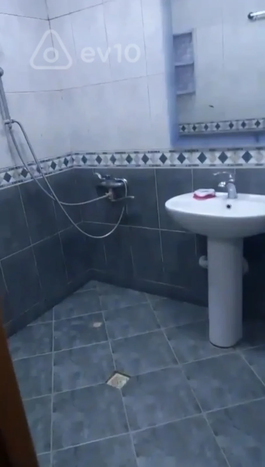 Kirayə verilir 3 otaqlı köhnə tikili 65 m²