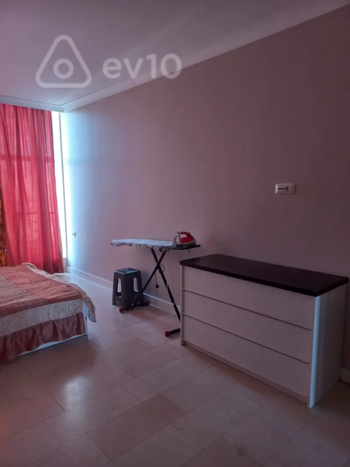 Kirayə verilir 3 otaqlı yeni tikili 200 m²