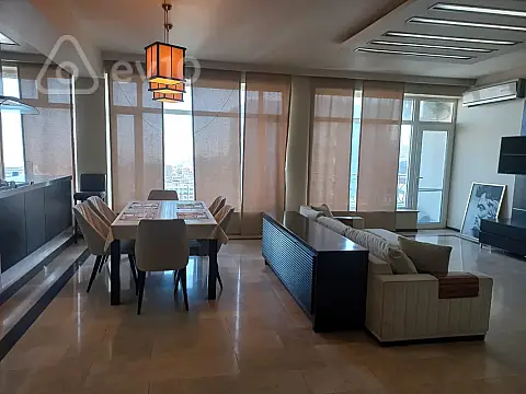 Kirayə verilir 3 otaqlı yeni tikili 200 m²