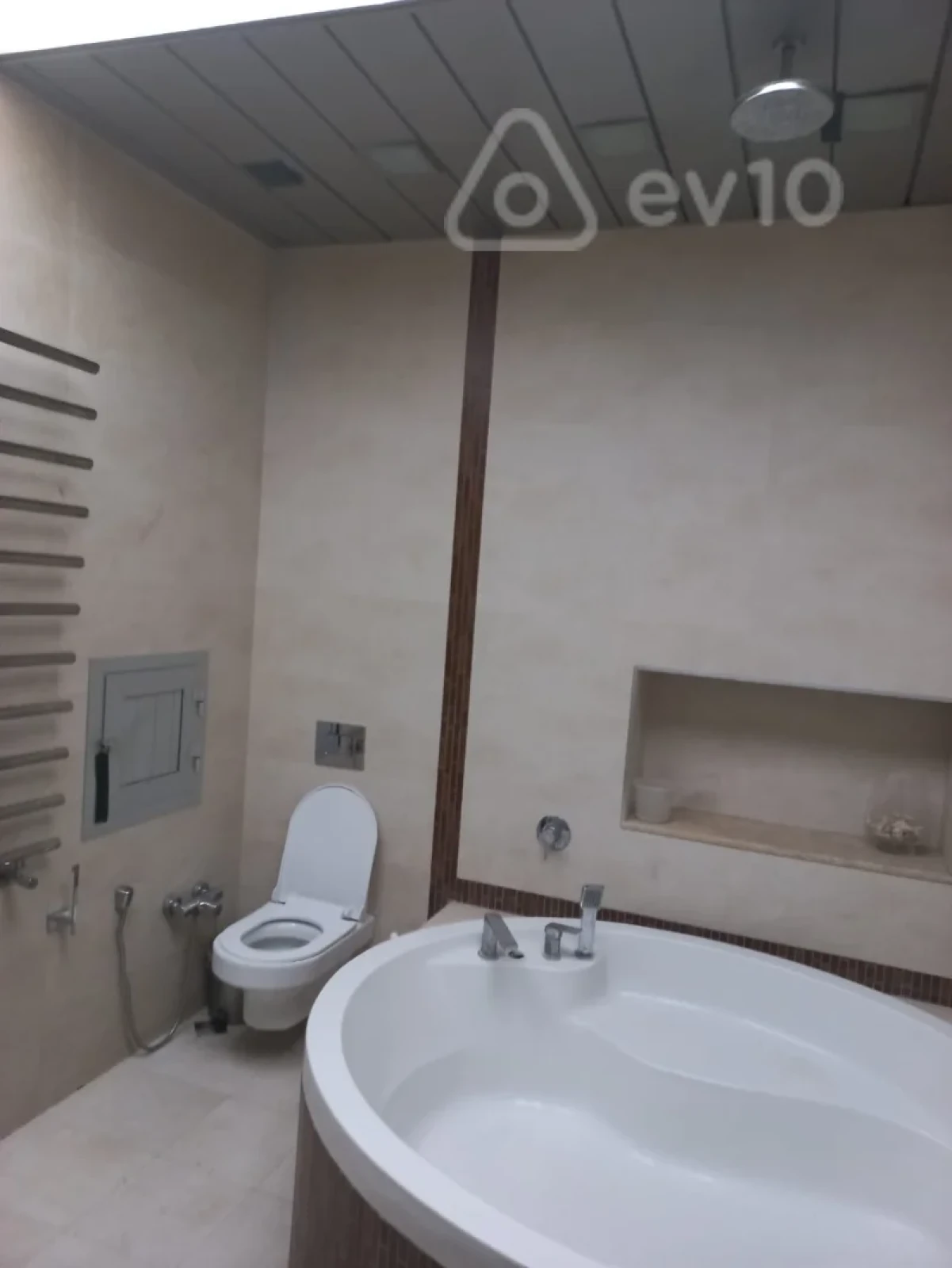 Kirayə verilir 3 otaqlı yeni tikili 200 m²