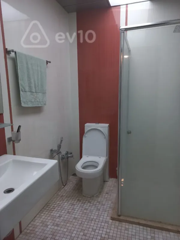 Kirayə verilir 3 otaqlı yeni tikili 200 m²