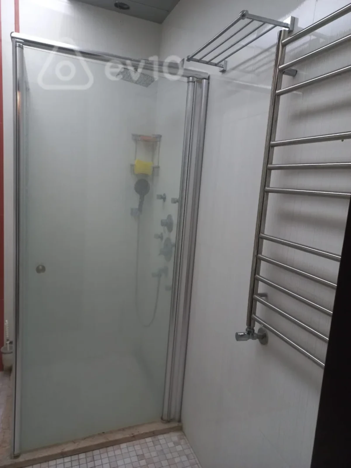 Kirayə verilir 3 otaqlı yeni tikili 200 m²