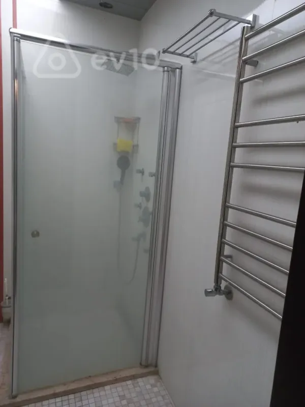 Kirayə verilir 3 otaqlı yeni tikili 200 m²