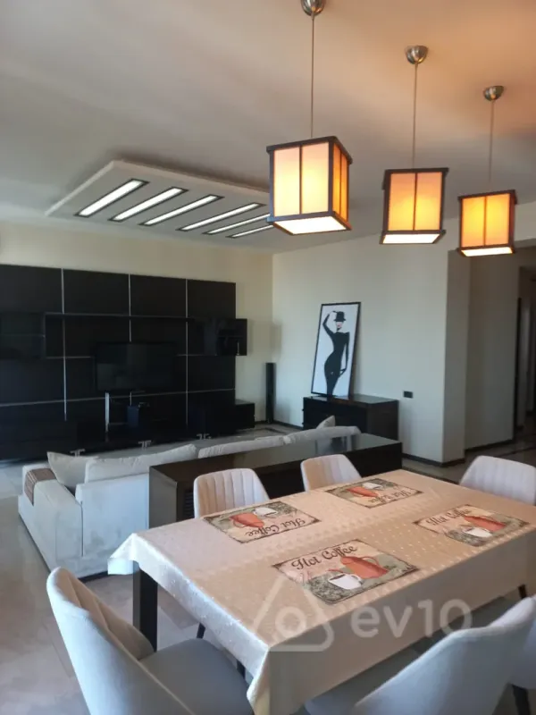 Kirayə verilir 3 otaqlı yeni tikili 200 m²