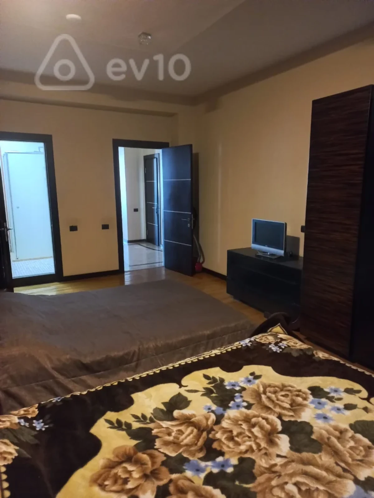 Kirayə verilir 3 otaqlı yeni tikili 200 m²