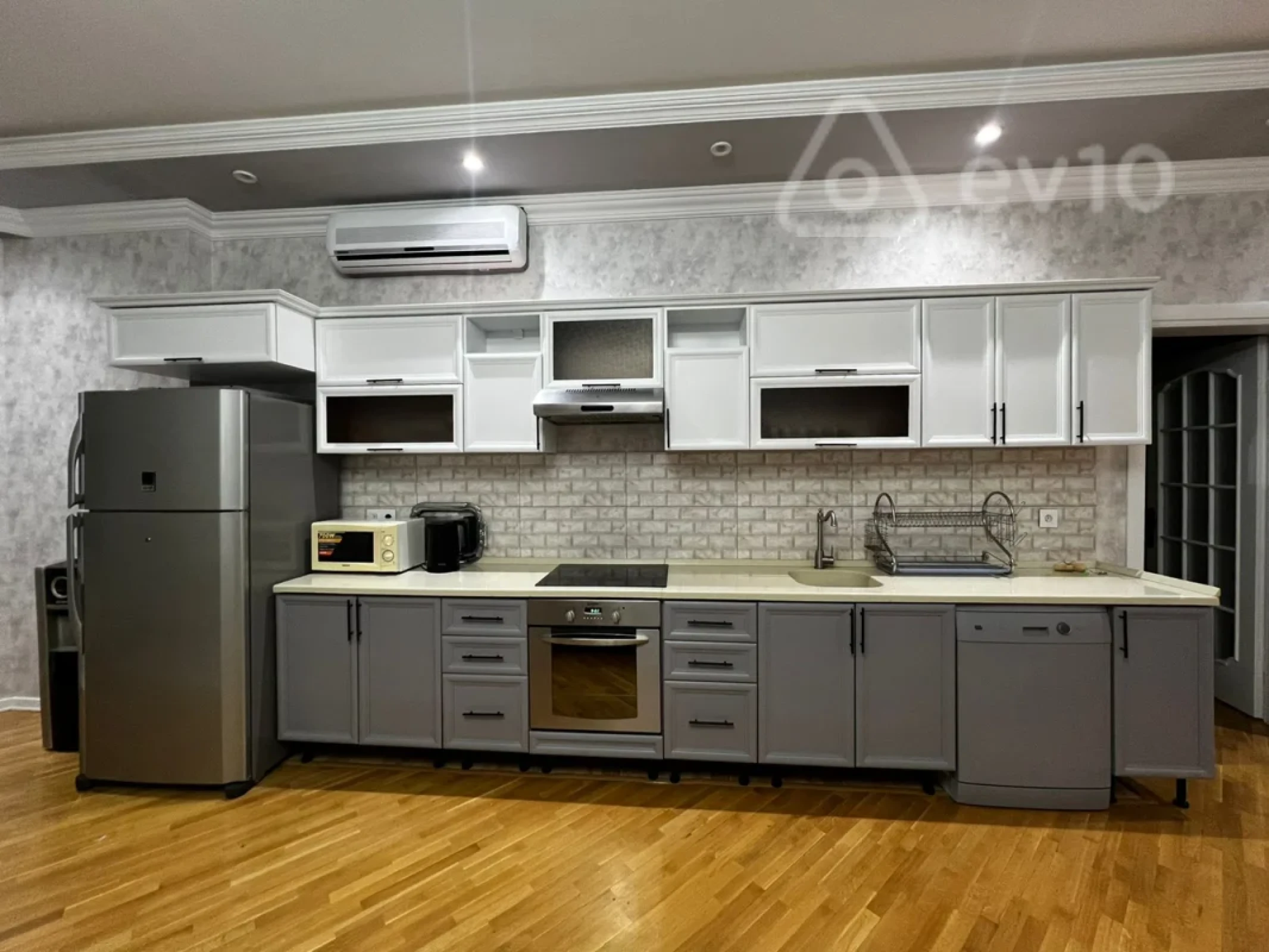 Kirayə verilir 3 otaqlı yeni tikili 123 m²
