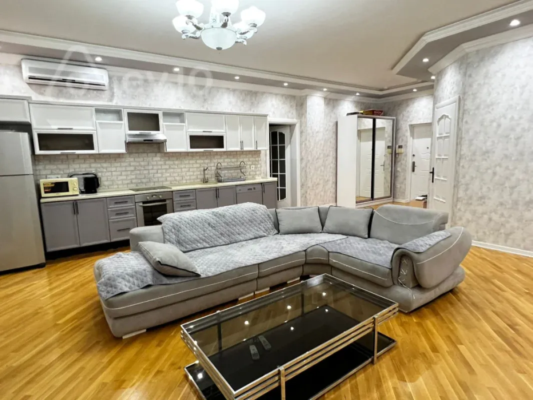 Kirayə verilir 3 otaqlı yeni tikili 123 m²
