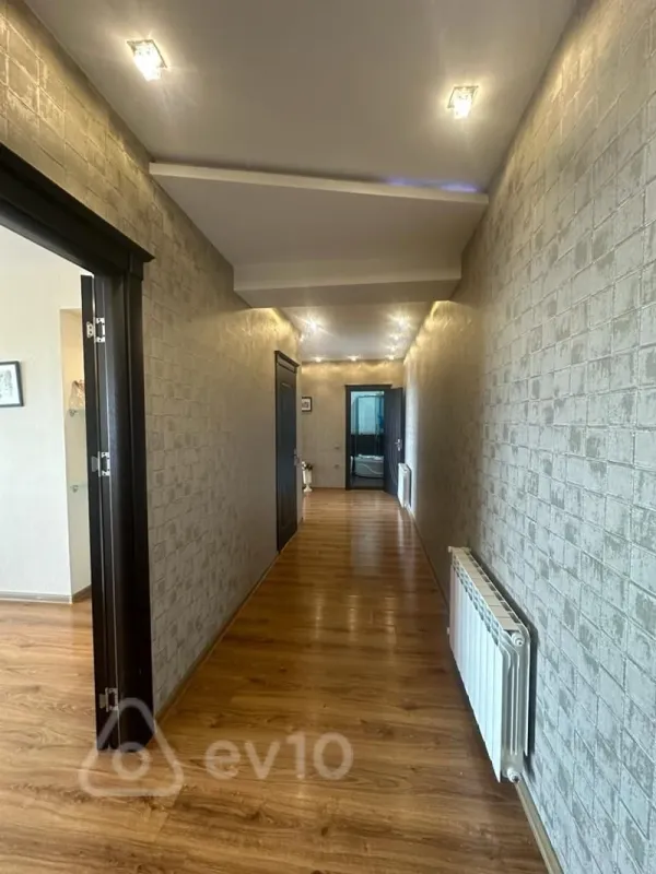 Kirayə verilir 3 otaqlı yeni tikili 135 m²