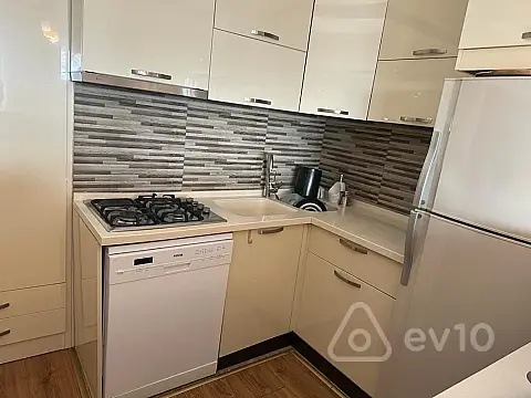 Kirayə verilir 3 otaqlı yeni tikili 135 m²