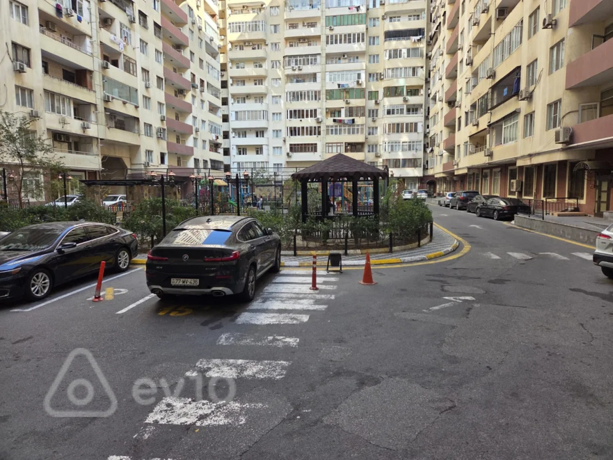 Kirayə verilir 3 otaqlı yeni tikili 135 m²