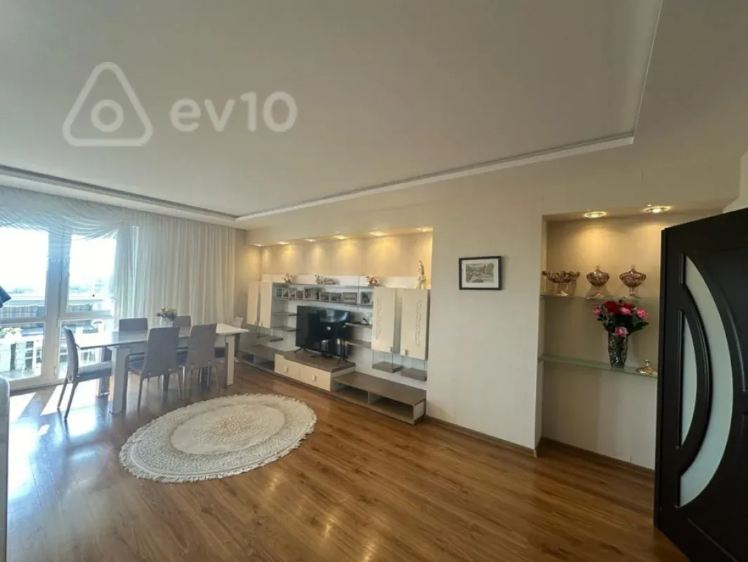 Kirayə verilir 3 otaqlı yeni tikili 135 m²