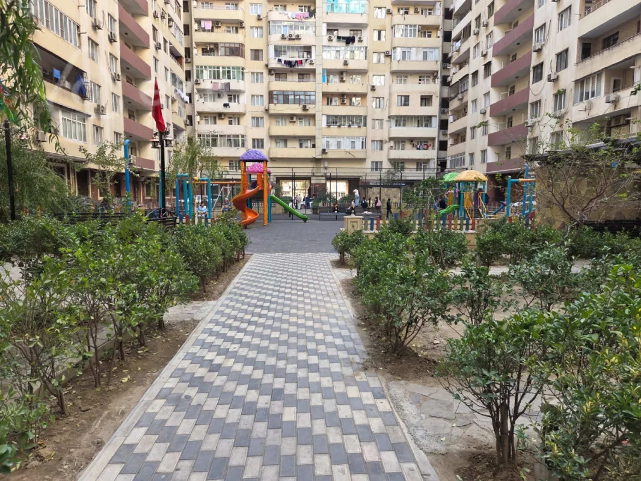 Kirayə verilir 3 otaqlı yeni tikili 135 m²