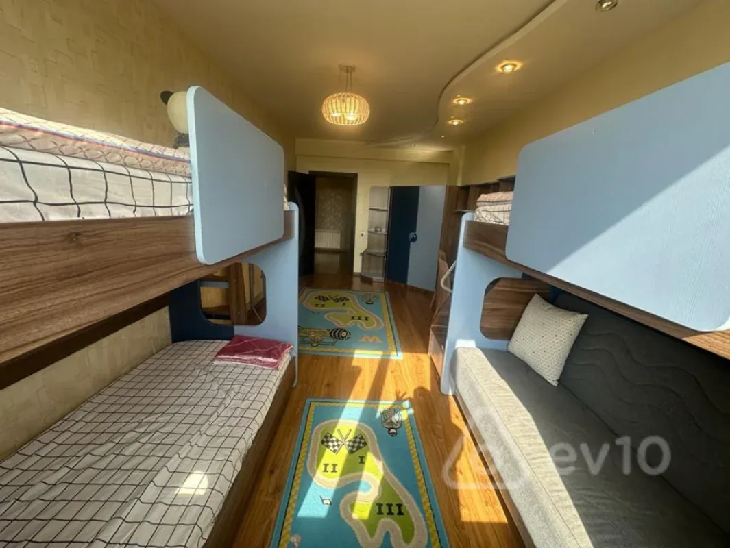 Kirayə verilir 3 otaqlı yeni tikili 135 m²