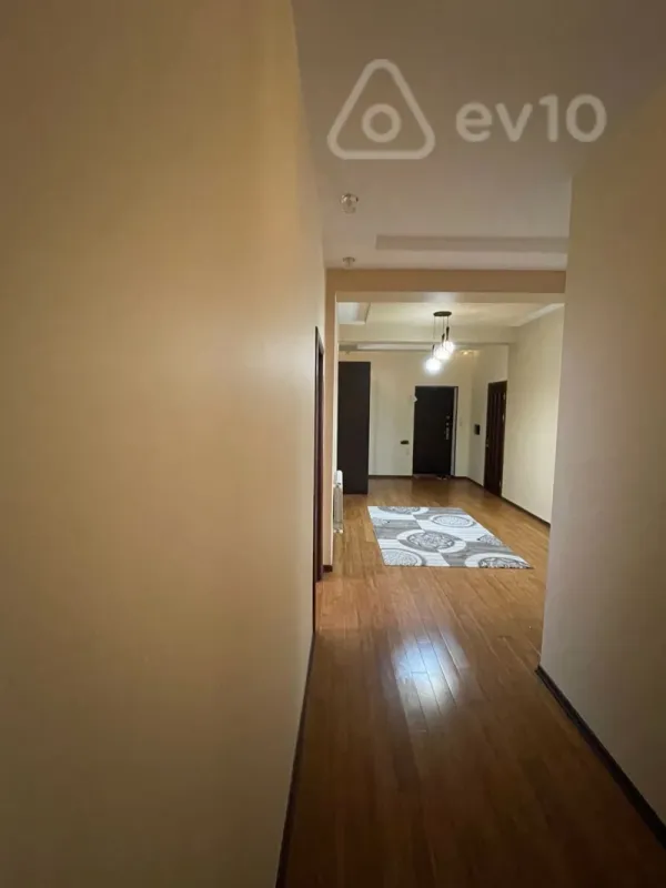 Kirayə verilir 3 otaqlı yeni tikili 150 m²