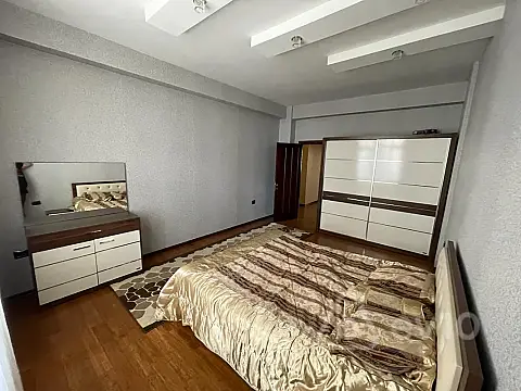 Kirayə verilir 3 otaqlı yeni tikili 150 m²