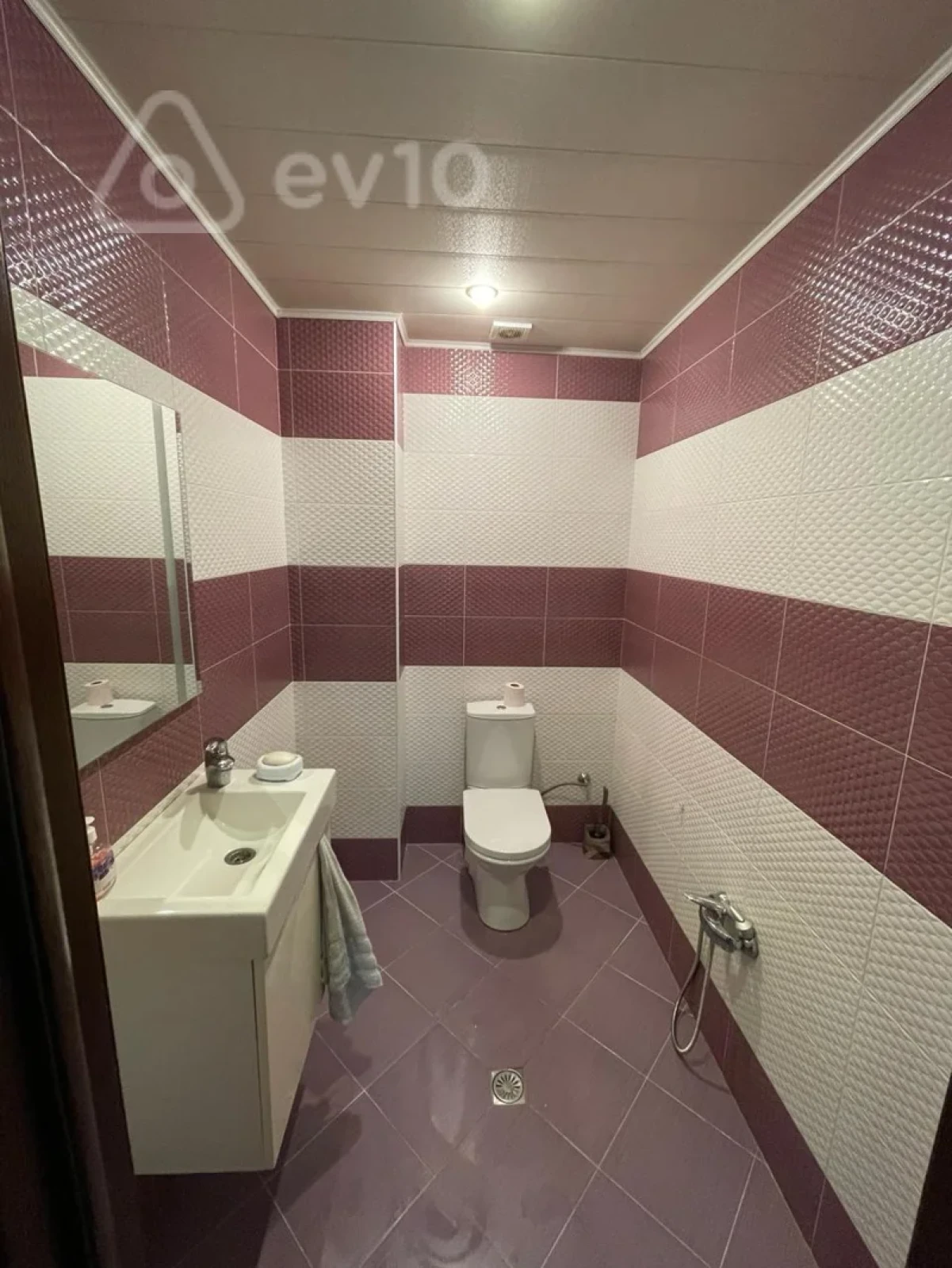 Kirayə verilir 3 otaqlı yeni tikili 150 m²