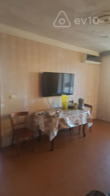 Kirayə verilir 2 otaqlı köhnə tikili 55 m²