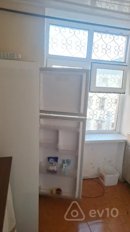 Kirayə verilir 2 otaqlı köhnə tikili 55 m²