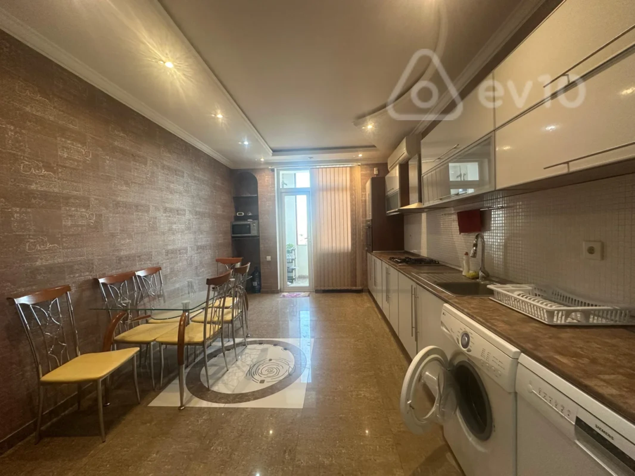 Kirayə verilir 3 otaqlı yeni tikili 130 m²