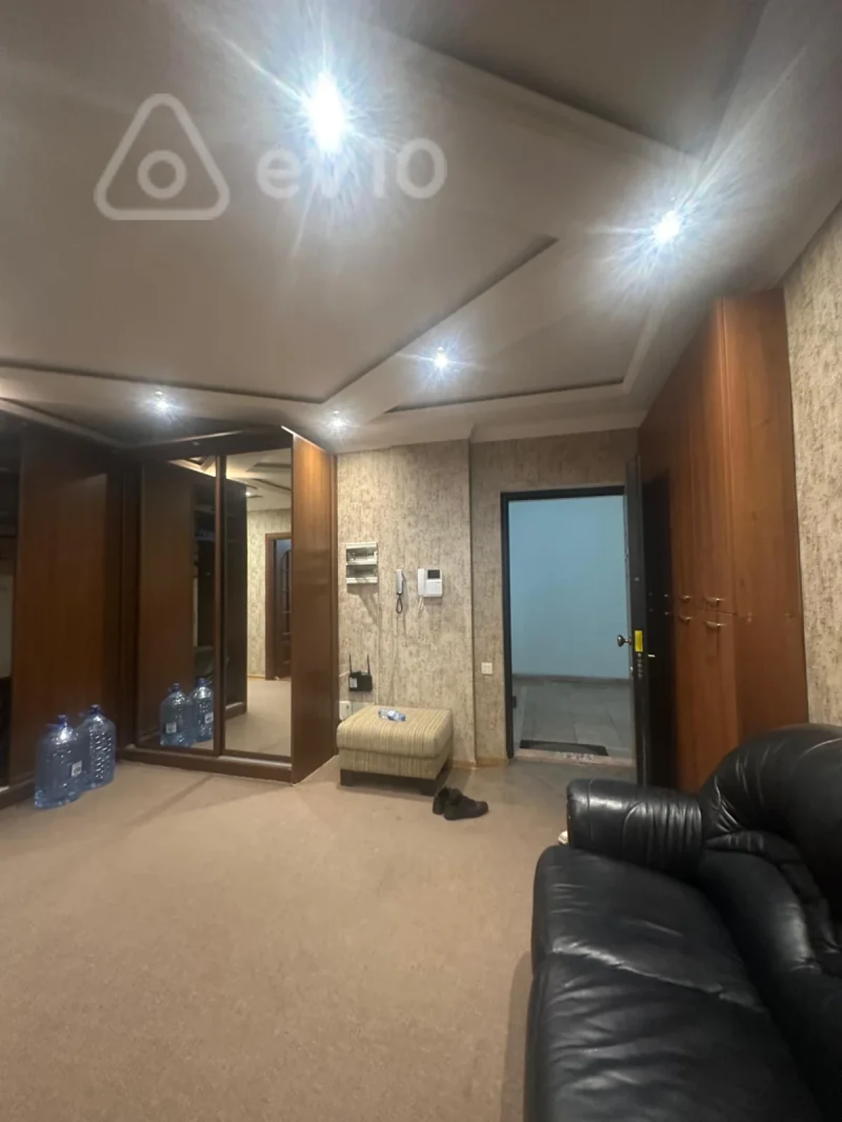 Kirayə verilir 3 otaqlı yeni tikili 130 m²