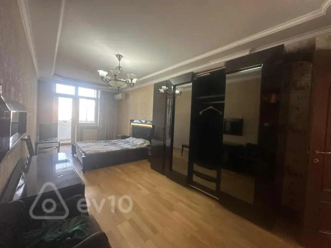 Kirayə verilir 3 otaqlı yeni tikili 130 m²