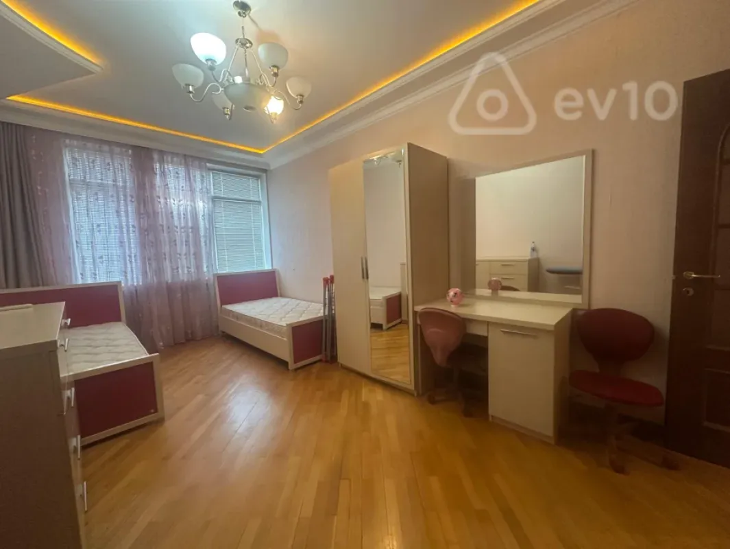 Kirayə verilir 3 otaqlı yeni tikili 130 m²