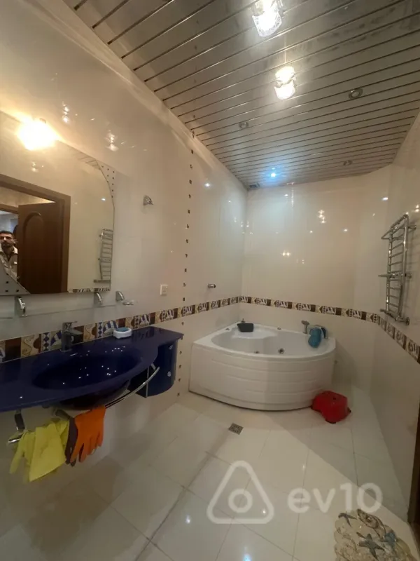 Kirayə verilir 3 otaqlı yeni tikili 130 m²