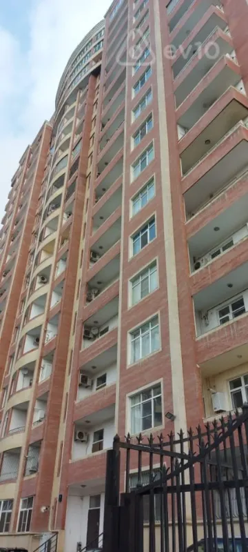 Kirayə verilir 3 otaqlı yeni tikili 130 m²