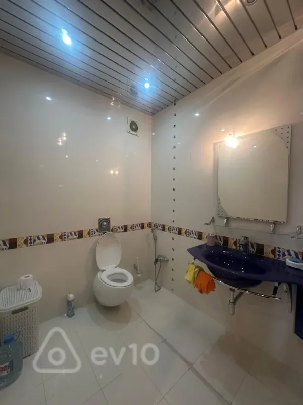 Kirayə verilir 3 otaqlı yeni tikili 130 m²