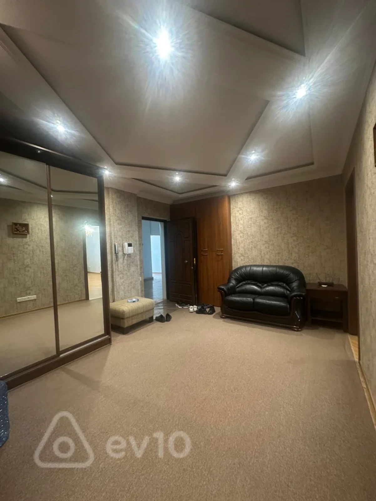 Kirayə verilir 3 otaqlı yeni tikili 130 m²