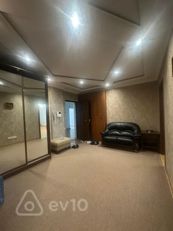 Kirayə verilir 3 otaqlı yeni tikili 130 m²