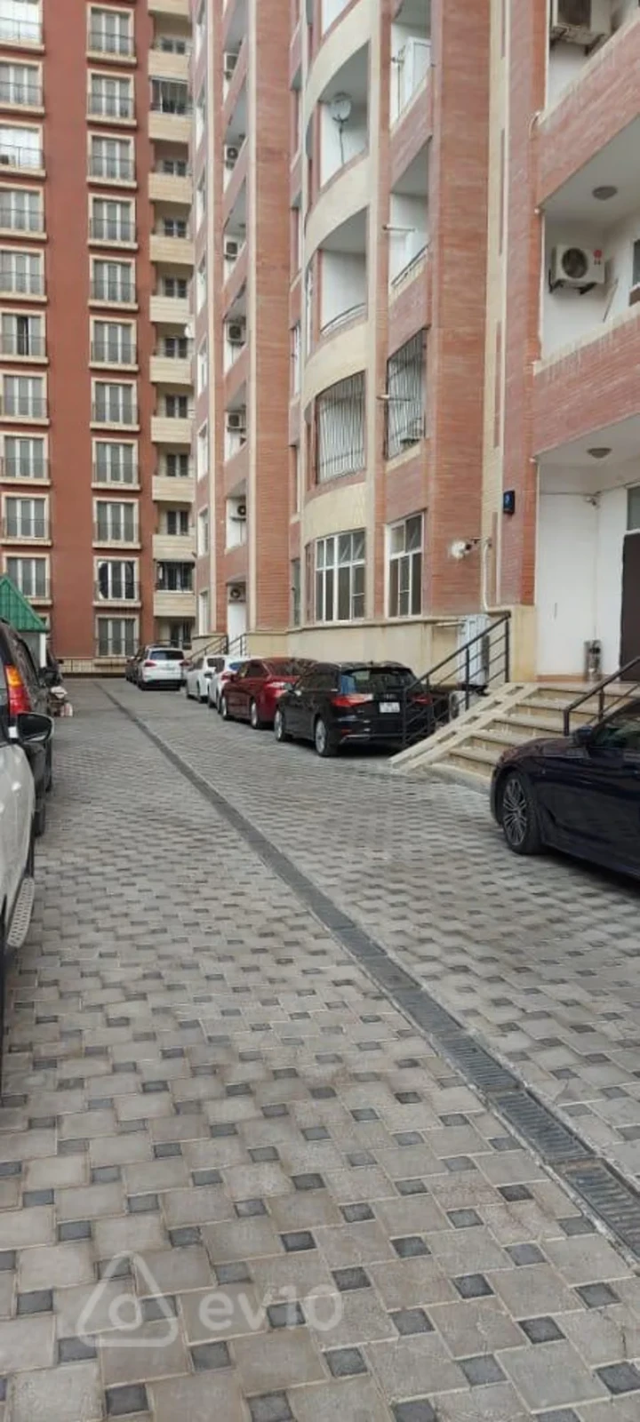 Kirayə verilir 3 otaqlı yeni tikili 130 m²