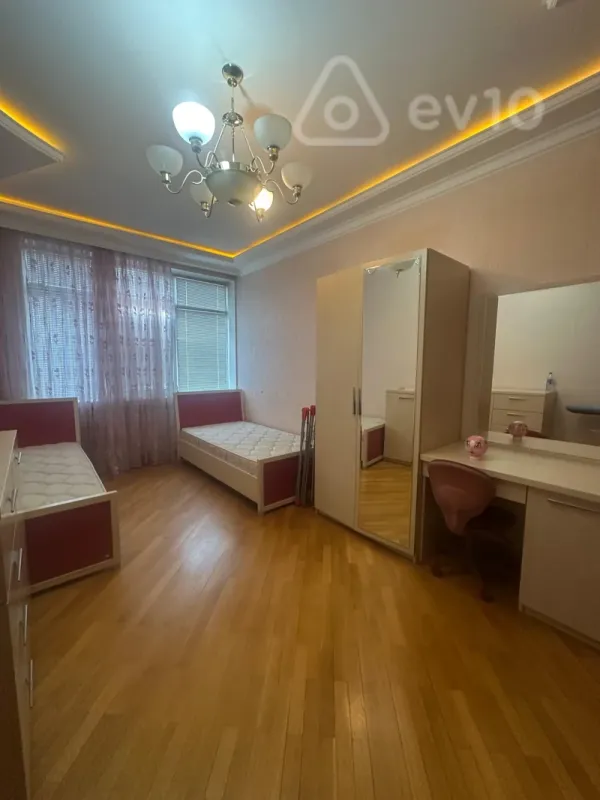 Kirayə verilir 3 otaqlı yeni tikili 130 m²