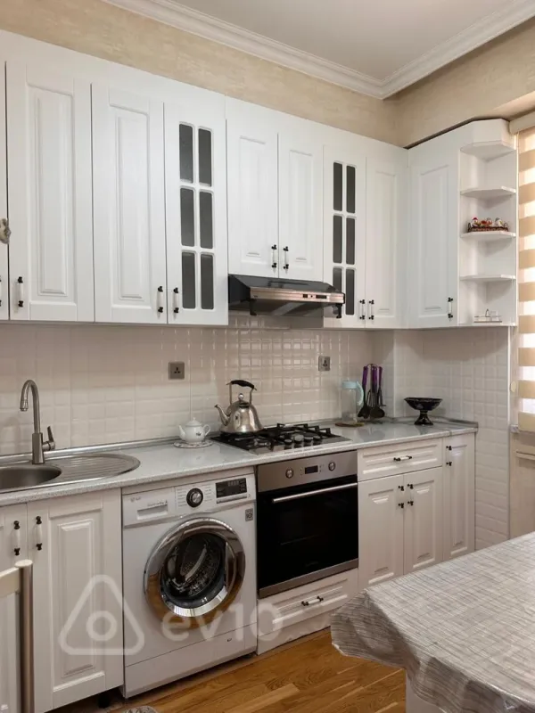 Kirayə verilir 2 otaqlı yeni tikili 106 m²