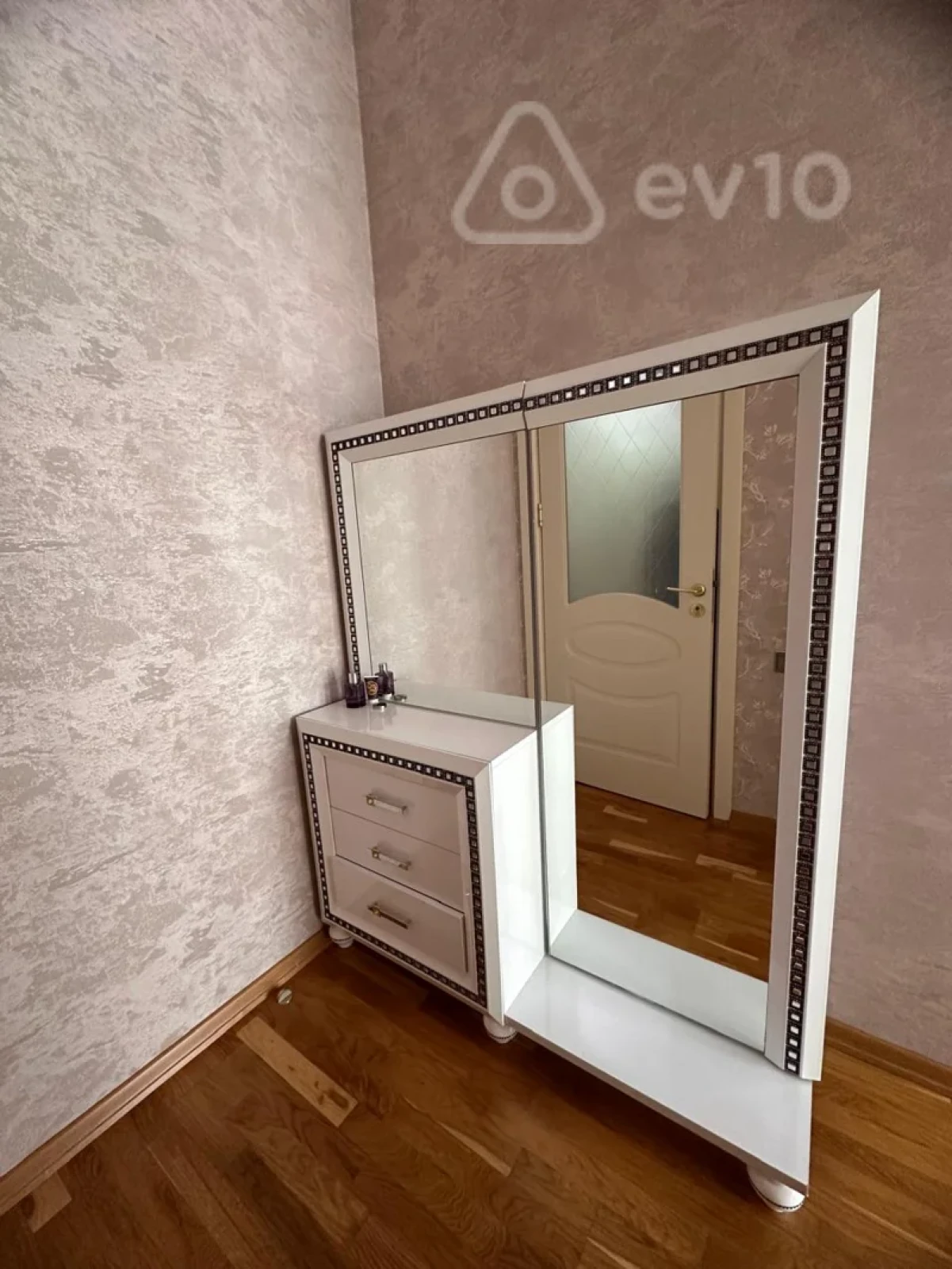 Kirayə verilir 2 otaqlı yeni tikili 106 m²