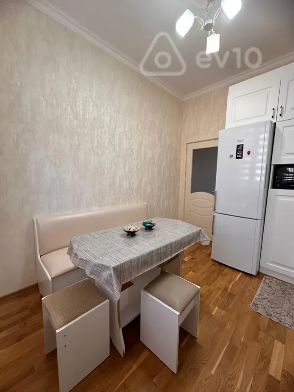 Kirayə verilir 2 otaqlı yeni tikili 106 m²