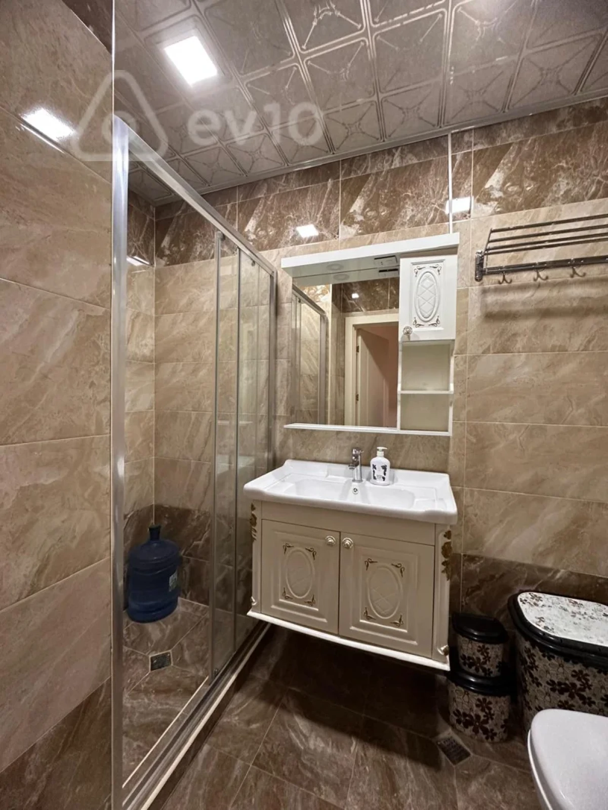 Kirayə verilir 2 otaqlı yeni tikili 106 m²