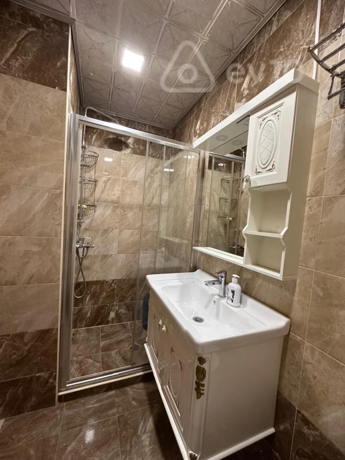 Kirayə verilir 2 otaqlı yeni tikili 106 m²