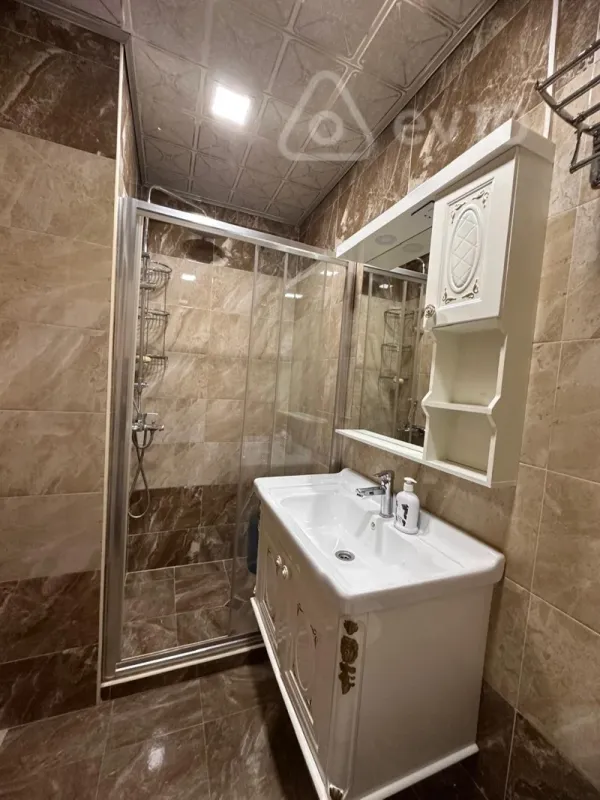 Kirayə verilir 2 otaqlı yeni tikili 106 m²