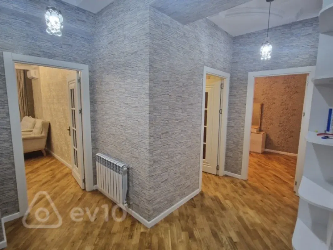 Kirayə verilir 2 otaqlı yeni tikili 70 m²